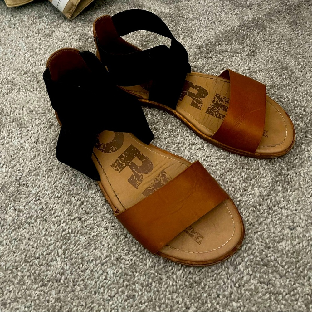 Sorel black and tan sandals.
